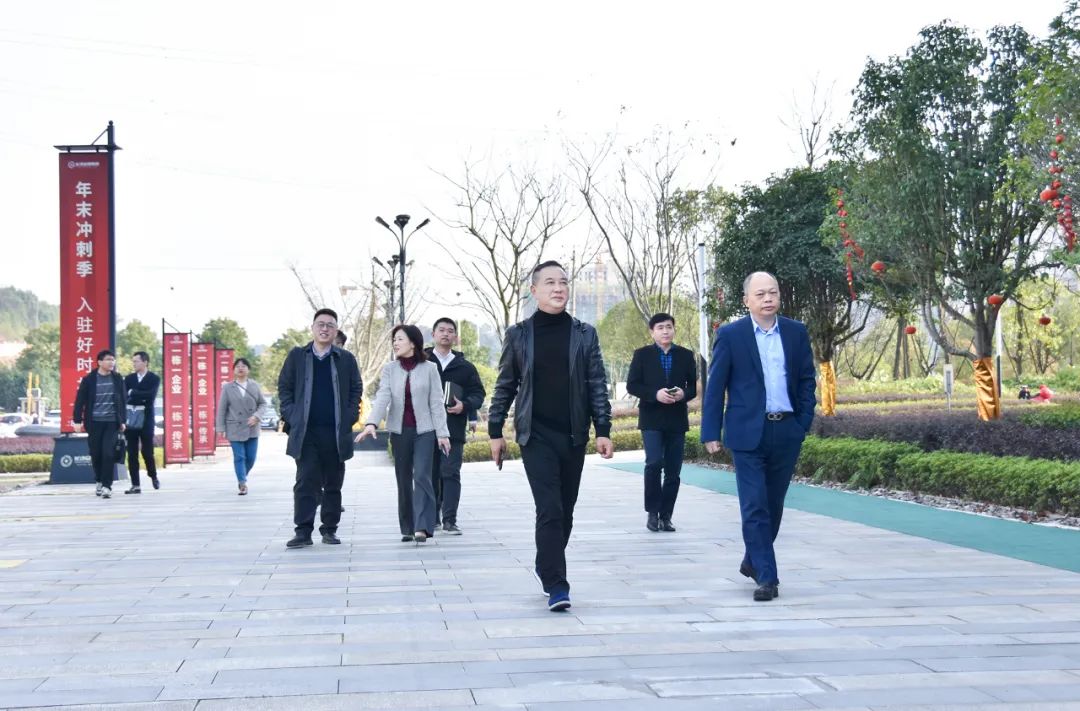 中国华融资产湖南分公司辅导一行光临w88win官网调查互换(图1) 中国华融资产湖南分公司辅导一行光临w88win官网调查互换(图1)